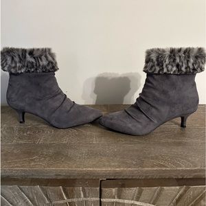 Impo Grey Suede Faux Fur Trim (Size 9)